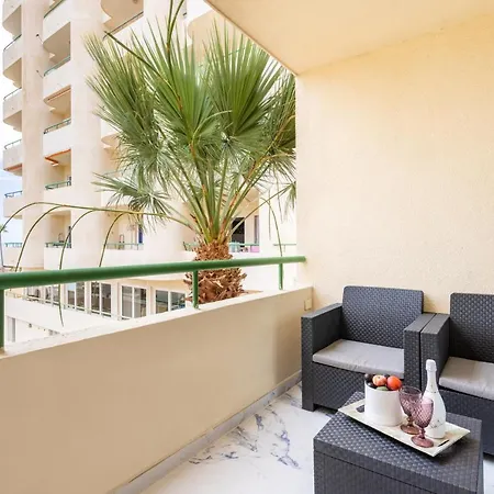 Апартаменты Classy Ocean View 2-Brs Condo With Inviting Pool