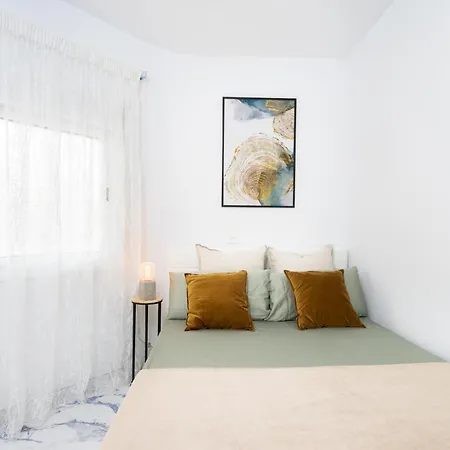 Cozy And Stylish 1st Sea Line *